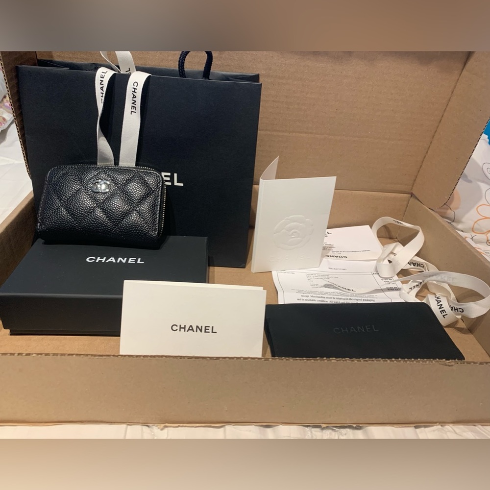 Chanel zipped card holder